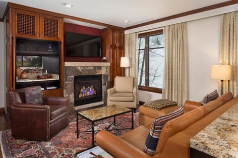 Aspen Ritz-carlton 2 Bedroom Ski In, Ski Out Residence With Access To Slopeside Heated Pools And Hot Tubs Condominio in Aspen