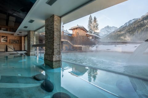 Mountain view, Pool view, Swimming pool