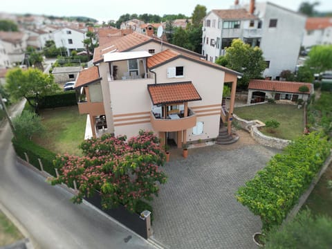 Property building, Garden, Garden view, Parking