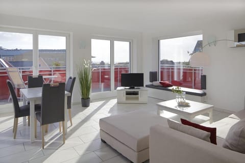TV and multimedia, View (from property/room), Balcony/Terrace, Living room, Seating area, Dining area