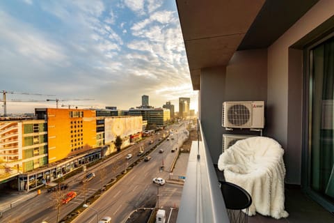 Neighbourhood, Balcony/Terrace, City view, Street view