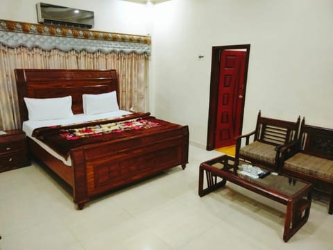 New Royal Residency PECHS Bed and Breakfast in Karachi
