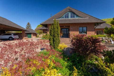 Property building, Garden view