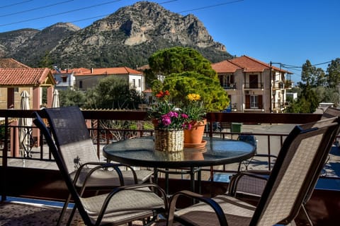 Balcony/Terrace, Mountain view