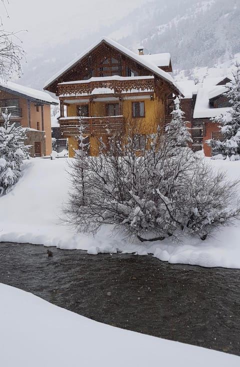 Property building, Winter, Garden, Balcony/Terrace, River view