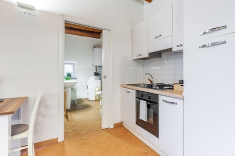 Kitchen or kitchenette, Dining area, oven, stove