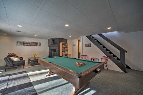 Cozy A-Frame Cabin with Pool Table 8 Mi to Mt Snow! House in Wilmington