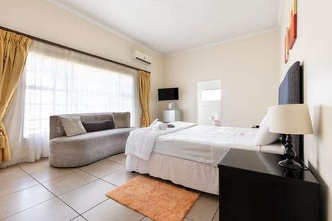 Casas Navio Guest House Bed and Breakfast in Johannesburg