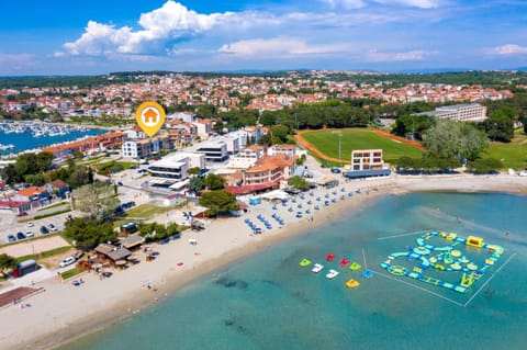 Property building, Bird's eye view, Beach