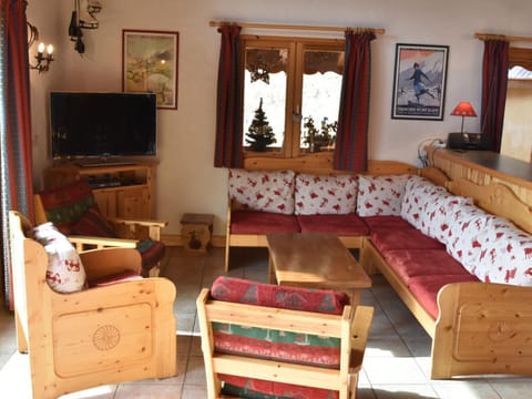 Luxurious,detached holiday home with three bathrooms and parking Appartamento in Champagny-en-Vanoise