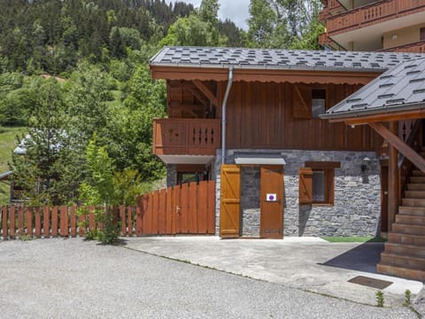 Spacious holiday home near center of Champagny Condominio in Champagny-en-Vanoise