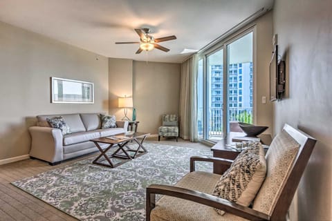 Destin Condo with Amenities and Pool Less Than half Mi to Beach Apartment in Destin