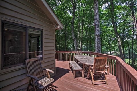 Bright Wintergreen Resort Home Deck and Grill! Haus in Nelson County