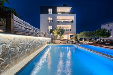 Property building, Swimming pool