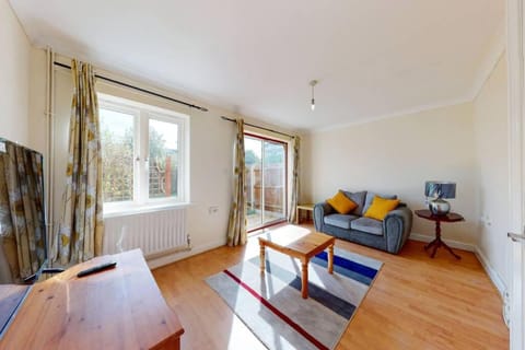 Super 2 bed House wPrivateParking&PrivateGarden Apartment in London Borough of Southwark