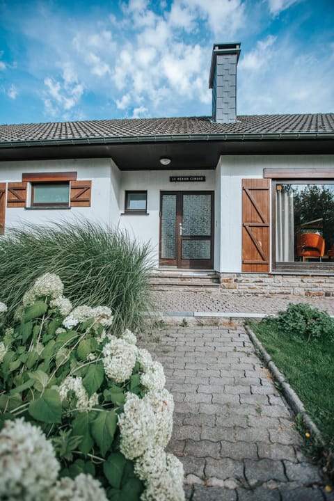 Le Héron 28pers, Malmedy- Home cinéma, balnéo, sauna, jardin Chalet in Wallonia, Belgium