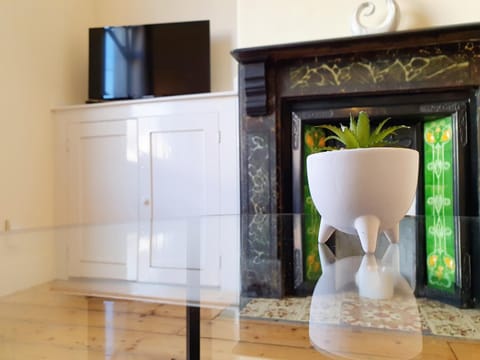 TV and multimedia, Living room, Decorative detail