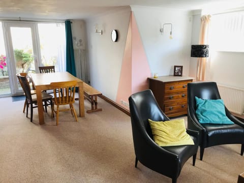 Cosy house, 3 bedrooms, private parking, wifi, patio House in Norwich