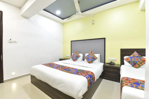 HOTEL GOLD LEAF Bed and Breakfast in Ahmedabad