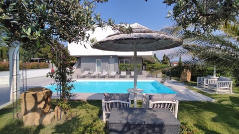 Patio, Garden view, Pool view, Swimming pool, sunbed