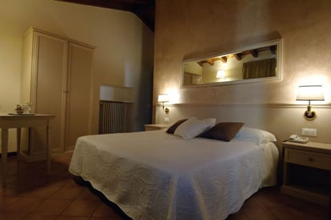 Albergo CAVALLINO 10 Hôtel in Lake Garda