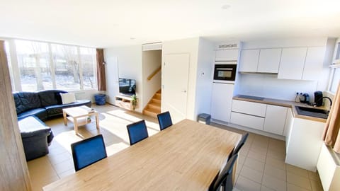 Kitchen or kitchenette, Living room, Seating area