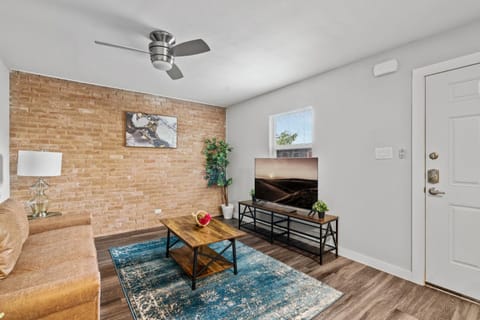Evonify Stays - Hyde Park Apartments - UTEXAS Apartment in Austin