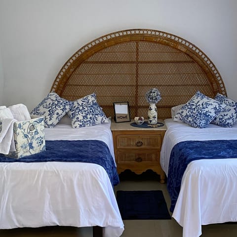 The Blue Flowers Room at DICI Coliving Housing Urlaubsunterkunft in Cabo San Lucas