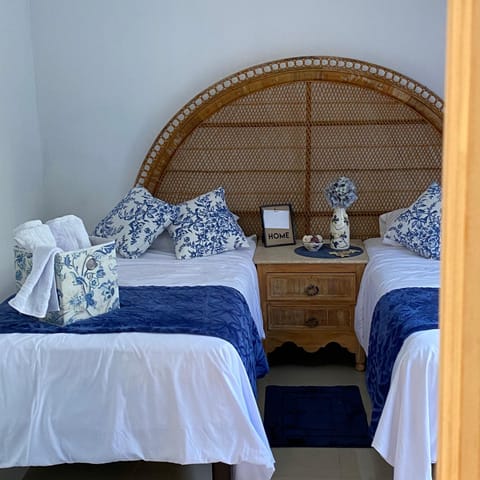 The Blue Flowers Room at DICI Coliving Housing Alojamento de férias in Cabo San Lucas