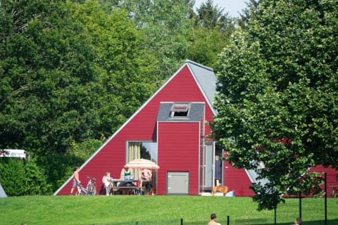 Property building, Garden, Pets