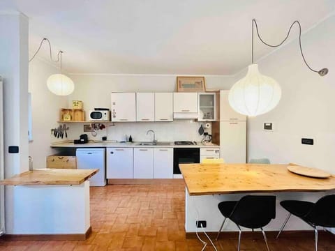 Kitchen or kitchenette, Dining area, dishwasher, minibar, pet friendly, stove