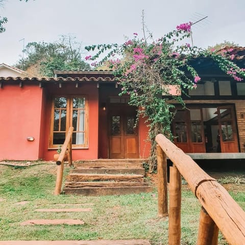 Casa acolhedora em meio à natureza - Granja Viana House in Cotia