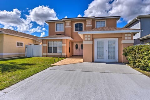 Orlando Home with Lake View, Pool and Game Room! Casa in Kissimmee