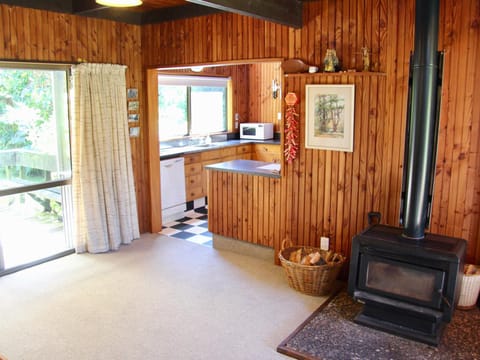 Lakeside Villa - Lake Rotoiti Holiday Home Maison in Rotorua