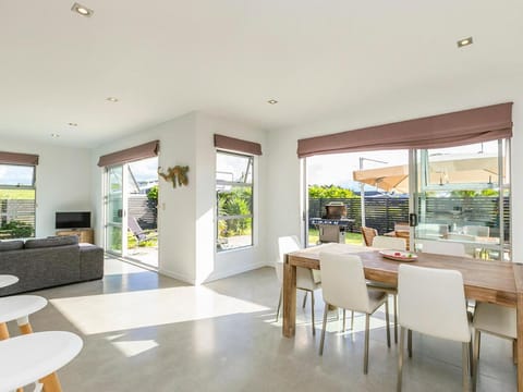Paradise Haven - Omaha Holiday Home House in Auckland Region