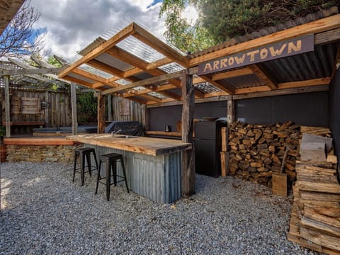 The Hillvue with Spa - Arrowtown Holiday Home House in Arrowtown