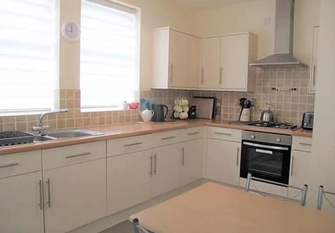 Jubilee House - 4 bedroom central house - bright and spacious, 2 parking spaces House in Filey