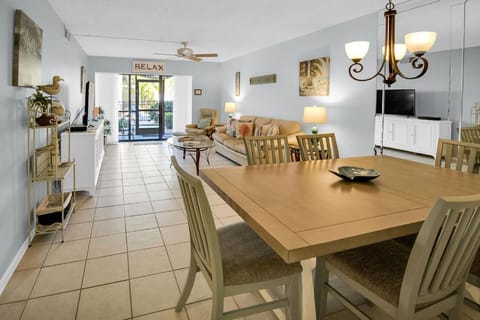 Siesta Key Escape Ground Floor Steps to Heated Pool and Free Trolley Apartment in Siesta Beach