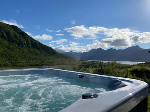 Day, Natural landscape, Hot Tub, Mountain view