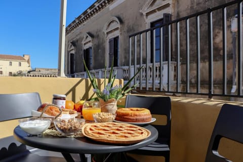 Balcony/Terrace, Food and drinks, Food, Breakfast, Continental breakfast, Buffet breakfast