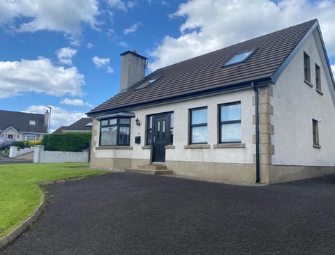 Holiday Home in Ballycastle - Fáinne na Cairde Casa in Ballycastle