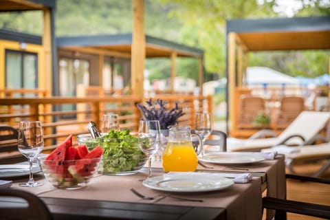 Balcony/Terrace, Seating area, Breakfast