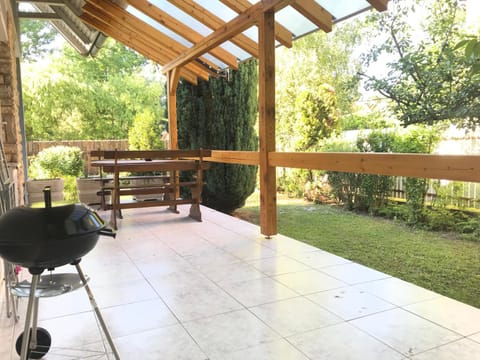 Patio, BBQ facilities