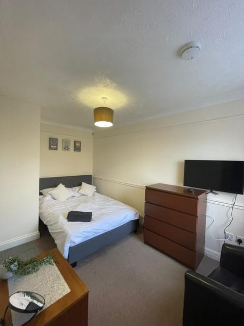 6 Bedroom House For Corporate Stays in Corby Suitable for Nightshift Workers Haus in Corby