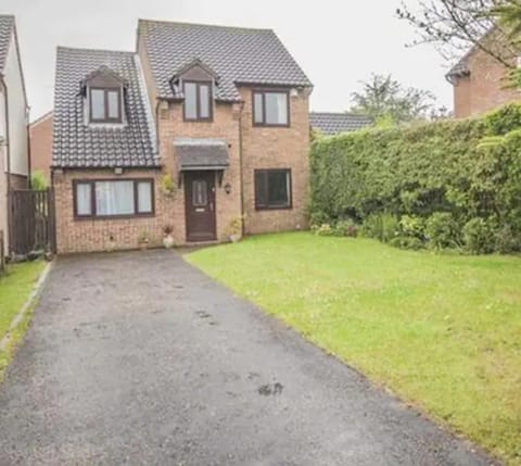 6 Bedroom House For Corporate Stays in Corby Suitable for Nightshift Workers House in Corby