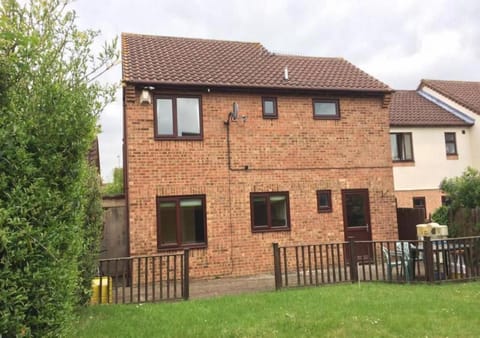 6 Bedroom House For Corporate Stays in Corby Suitable for Nightshift Workers House in Corby