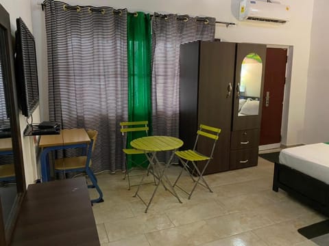 Hgl Guest House Bed and Breakfast in Accra