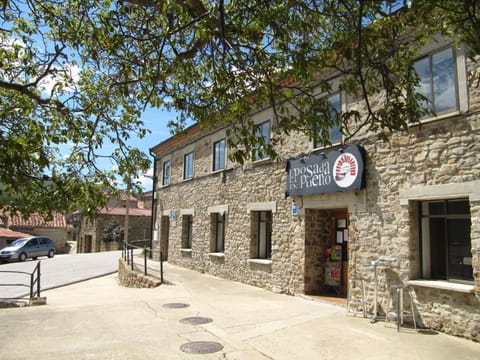 Restaurant/places to eat, Facade/entrance