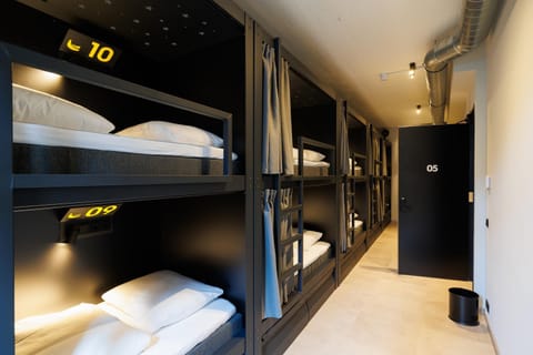 Bed, Photo of the whole room, Bedroom, bunk bed, air conditioner