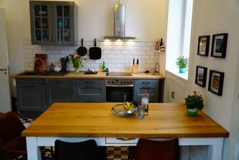 Großzügige Altbauwohnung in Bestlage Apartment in Hamburg